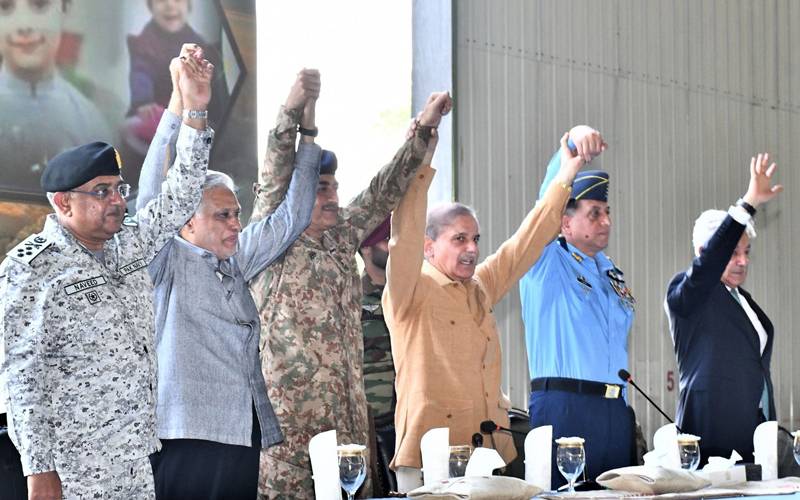  شاہینوں نے دشمن کے 5 نہیں 6 جہاز گرائے؛وزیراعظم شہبازشریف