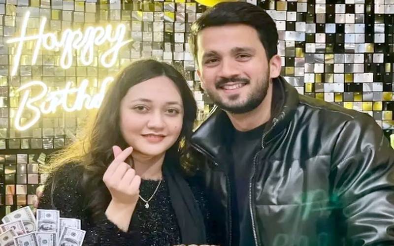 اہلیہ کے ساتھ نامناسب رویہ:رجب بٹ شدیدتنقید کی زد میں