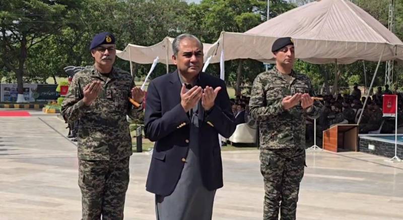 یوم تشکر،وفاقی وزیرِ داخلہ کا رینجرز ہیڈ کوارٹرز کا دورہ،یادگار شہداء پر حاضری،پھولے رکھے