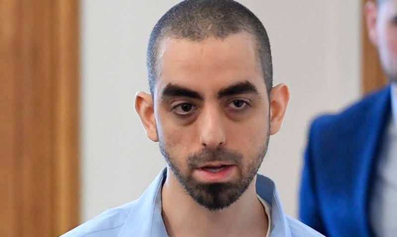 ملعون سلمان رشدی پر حملہ کرنیوالے ہادی معطر کو 25 سال قید کی سزا