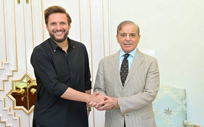 وزیر اعظم سےشاہد آفریدی کی ملاقات، سابق کپتان نے بنیان مرصوص کی کامیابی پر مبارکباد دی 