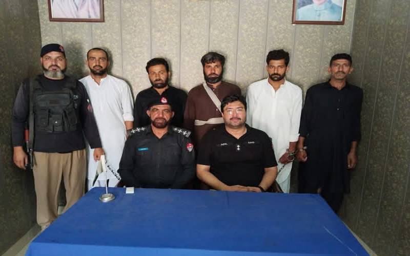 نوشہرہ؛مدرسہ کی طالبہ سے 5افراد کی اجتماعی زیادتی
