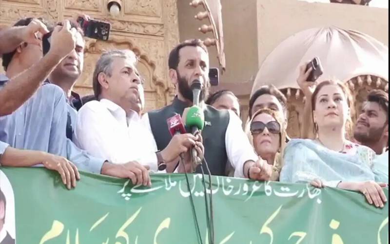 پاک فوج کے تاریخی جواب پر دشمن سفید جھنڈا لہرانے پر مجبور ہوا، عطا تارڑ