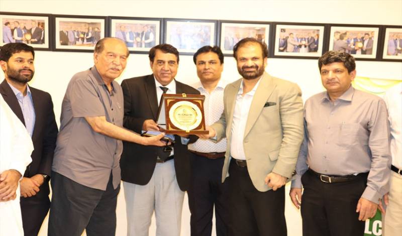 ممبر جوڈیشل واٹر اینڈ انوائرمنٹ کمیشن کاسندر انڈسٹریل سٹیٹ کا دورہ، صفائی اور ماحولیاتی اقدامات کو سراہا 