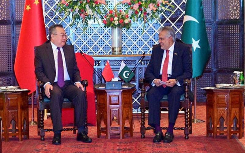 اسحق ڈار کی چینی وزیر سے ملاقات,اسٹریٹجک تعاون مزید مضبوط بنانے پر اتفاق 