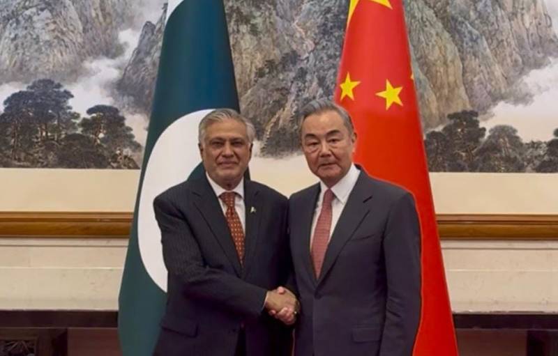  اسحاق ڈار کی چینی وزیر خارجہ سے تفصیلی مشاورت،دو طرفہ تعاون جاری رکھنے کے پختہ عزم کا اعادہ 