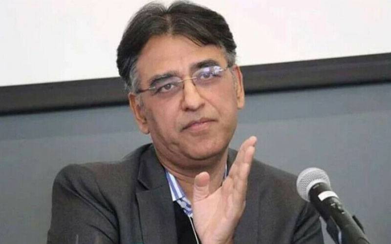 پائلٹ نے کمال مہارت سے طیارہ آندھی کی زد سے نکالا، اسد عمر