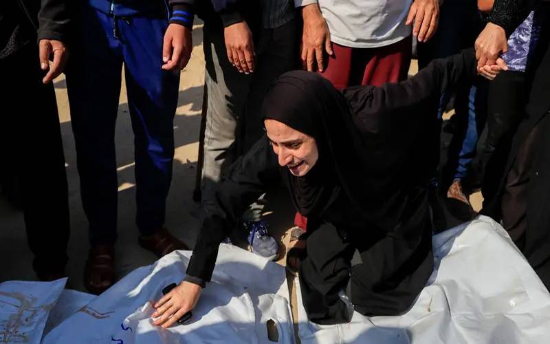  اللہ اکبر۔۔غزہ ہسپتال میں ڈیوٹی پر چائلڈ اسپیشلٹ کو اپنے9 بچوں کی شہادت کی اطلاع مل گئی