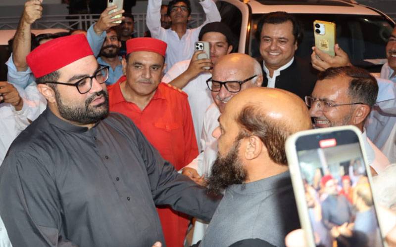 غلط فہمی پر معذرت، ایمل ولی نے چیئرمین پی ٹی اے کی معافی قبول کرلی 