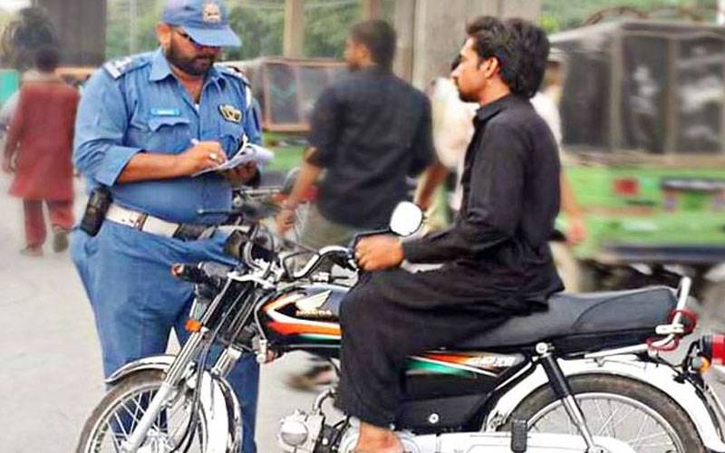 پنجاب میں ٹریفک قوانین کی خلاف ورزی پر جرمانے 10 گنا بڑھانے کا فیصلہ 