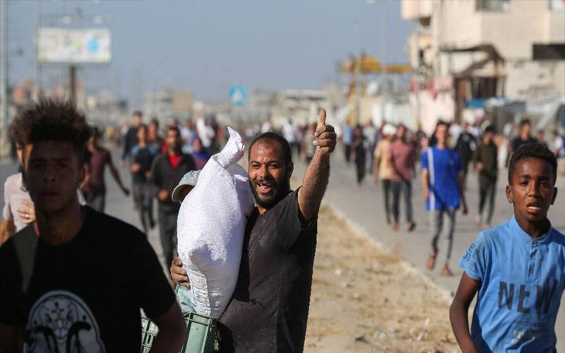 غزہ : غذائی بحران میں شدت، ہزاروں فلسطینوں کی ورلڈ فوڈ پروگرام کے گودام پر لوٹ مار،2 ہلاک