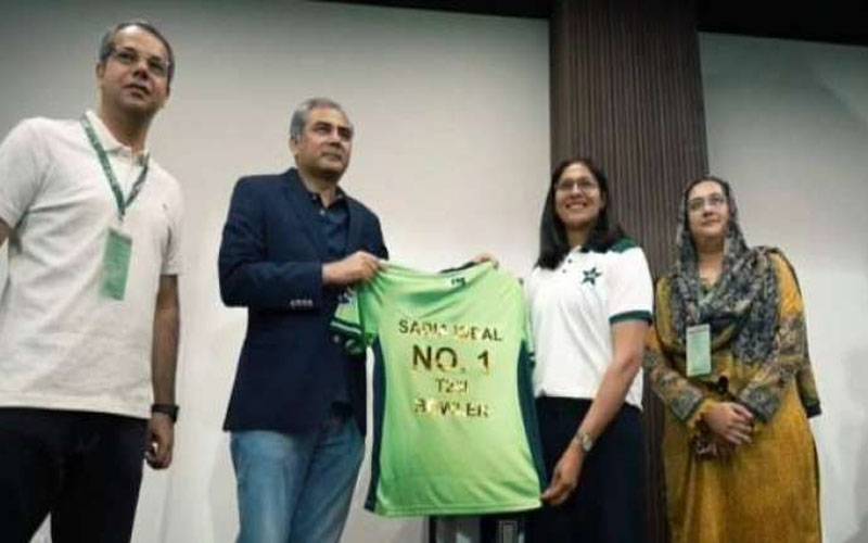 ٹی ٹونٹی رینکنگ میں نمبر ون بائولر، چیئر مین پی سی بی محسن نقوی کی سعدیہ اقبال کو مبارکباد