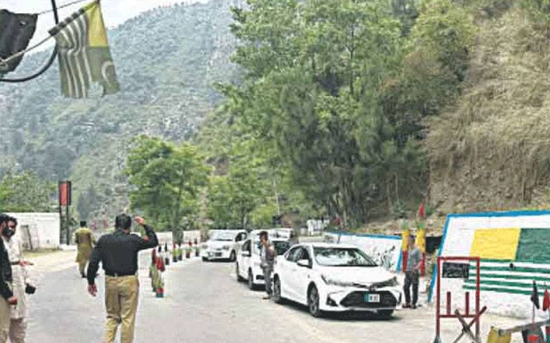آزاد کشمیر : فائرنگ کے تبادلے میں 4 دہشتگرد مارے گئے ،2 پولیس اہلکار شہید 