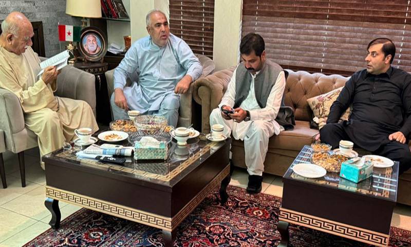 پی ٹی آئی رہنما اسد قیصر،محمود خان اچکزئی کے درمیان ملاقات، اہم امور پر تبادلہ خیال