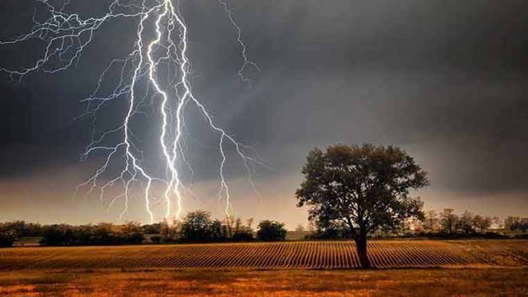  مدرسہ پر آسمانی بجلی گر نے سے ایک بچہ جاں بحق،2 زخمی