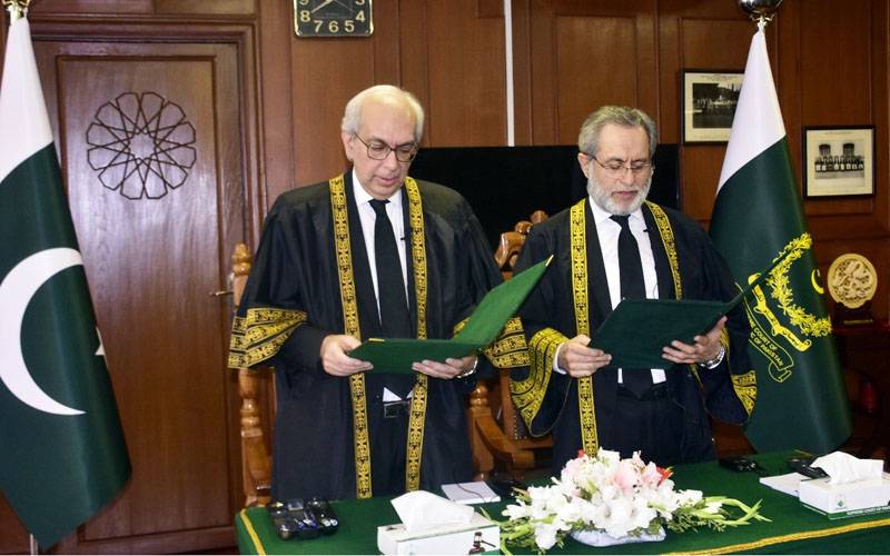 جسٹس یحییٰ آفریدی کی حج پر روانگی،جسٹس منیب اختر نے قائمقام چیف جسٹس کا حلف اٹھا لیا