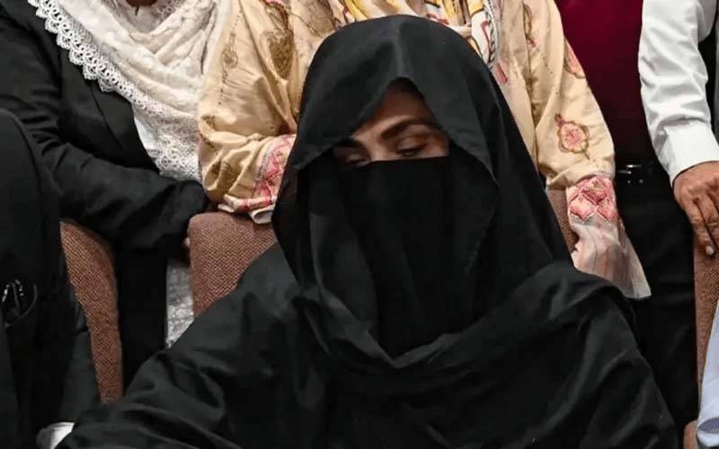 توشہ خانہ 2 کیس: بشریٰ بی بی کا احتجاجاً کمرہ عدالت آنے سے انکار، عدالت کا اظہار برہمی