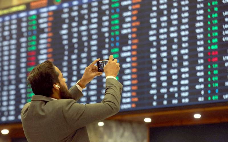 پاکستان سٹاک مارکیٹ: پہلی بار 121000 پوائنٹس کا سنگ میل عبور