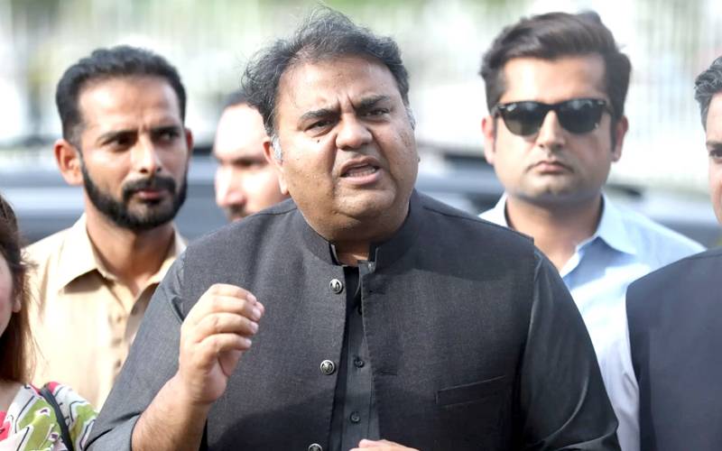 کرپشن کیس میں فواد چودھری کے وارنٹ گرفتاری جاری 