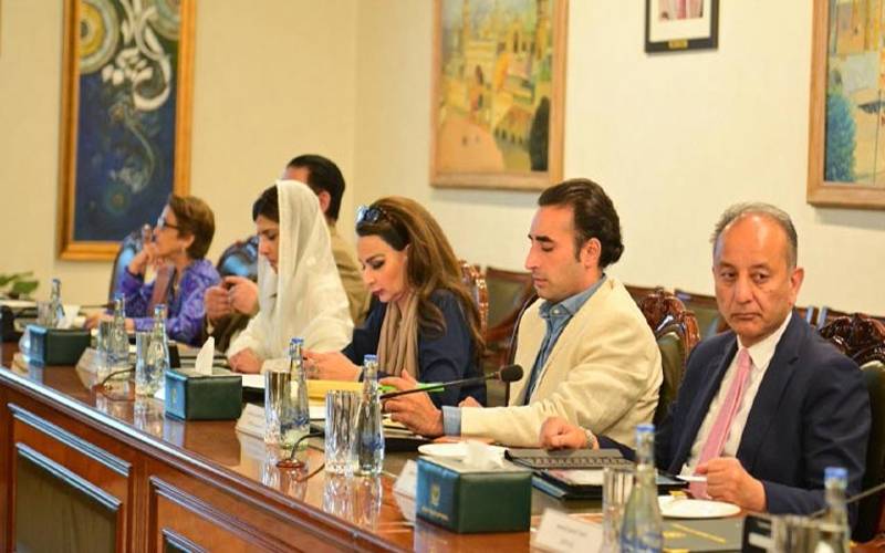 امریکا کا دورہ مکمل: پاکستانی سفارتی وفد برطانیہ پہنچ گیا، امن کی اہمیت پر زور