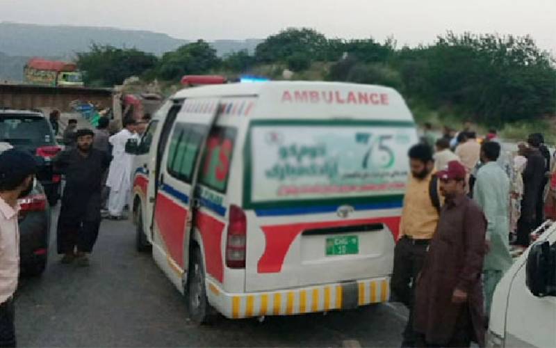 ڈیرہ اسماعیل خان:کاربےقابو ہوکرکھائی میں گرگئی،4 افراد جاں بحق 