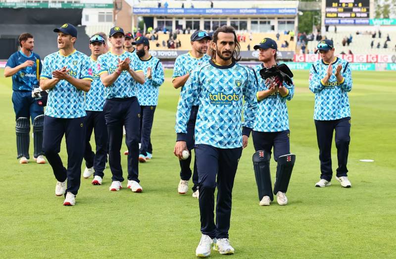 حسن علی کی وائٹلٹی بلاسٹ میں ہیٹرک، 6 وکٹیں لے اُڑے