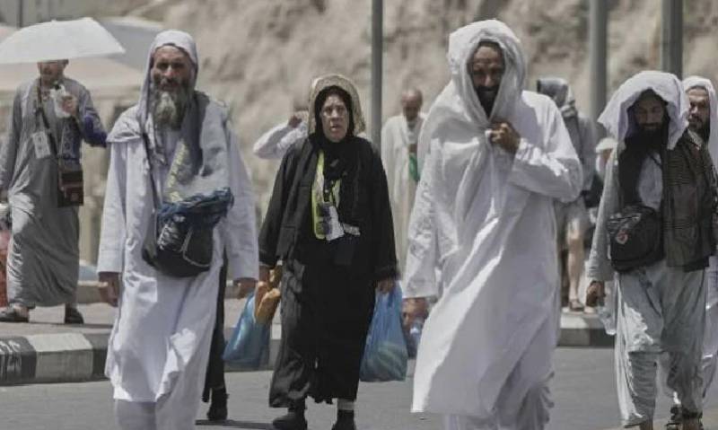 حجاج کرام مناسک کے آخری دن طواف وداع میں مصروف