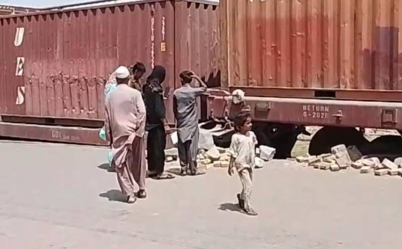 حیدر آباد :ریلوے اسٹیشن پر  چند گھنٹوں کےدوران ٹرین کے پٹری سے اترنے کے دو حادثے