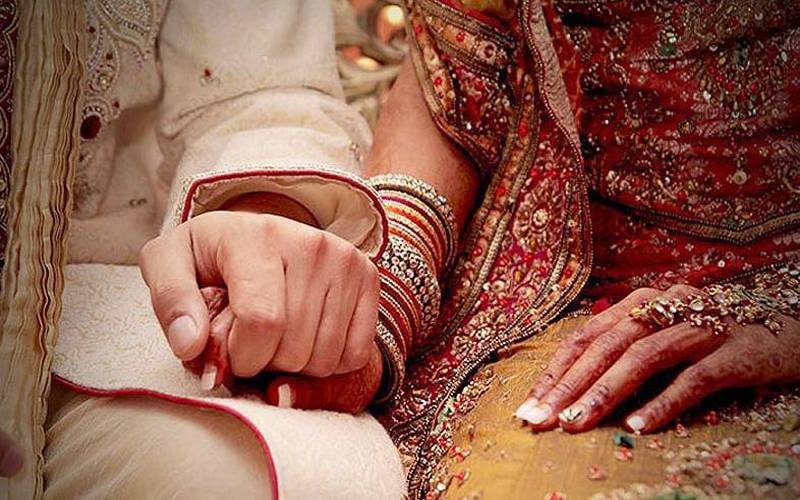 سوشل میڈیا پر دوستی ,امریکی خاتون نےجھنگ پہنچ کر نوجوان سے شادی کرلی