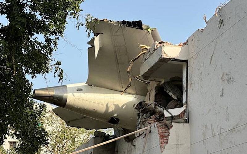 بھارت میں تباہ ہونے والے طیارے میں کس ملک کے کتنے شہری ہلاک ہوئے؟ تفصیلات سامنے آگئیں