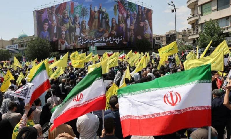 ایرانی عوام سڑکوں پر نکل آئے، اسرائیلی حملوں کا فوری جواب دینے کا مطالبہ 