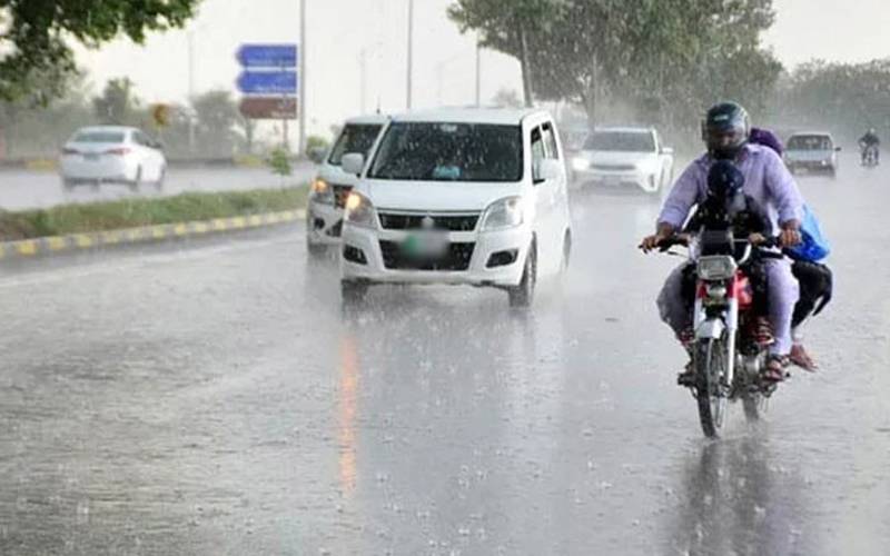 موسلادھار بارش سے گرمی کا زور ٹوٹ گیا،مکان کی چھت گرنے سے 4 افراد زخمی