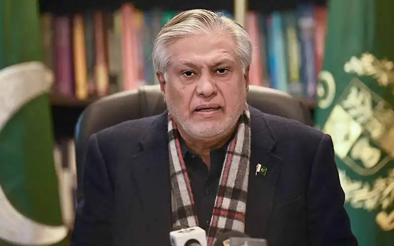 ایران سے 450 پاکستانی زائرین کا انخلا مکمل کر لیا گیا:اسحاق ڈار