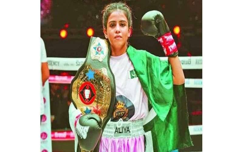 خاتون باکسر   عالیہ سومرو کو ابو ظہبی میں مقابلے کیلئے46.5 لاکھ روپے کا چیک جاری 