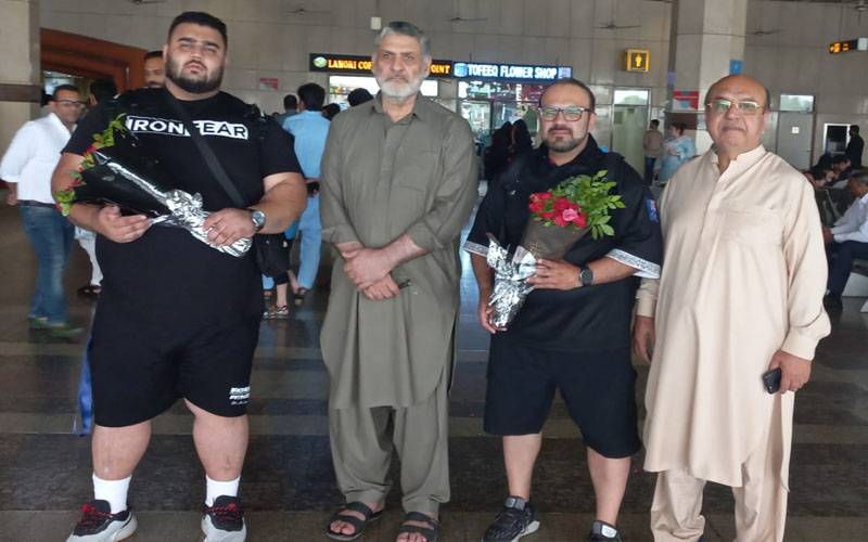 ورلڈ سٹرانگسٹ مین چیمپئن شپ میں دو گولڈ میڈل حاصل کرنیوالے نوح دستگیر بٹ وطن واپس 