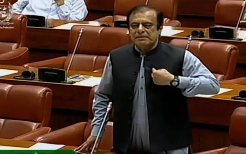 وزراء کی عدم موجودگی، پی ٹی آئی کا سینیٹ سے واک آؤٹ
