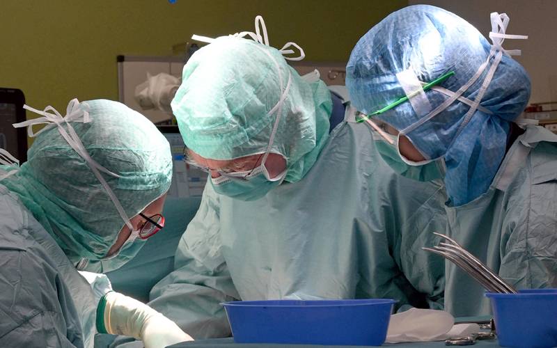 آنت کے کینسر سے متاثرہ جگر کا کامیاب ٹرانسپلانٹ،خاتون کو شوہر کا جگر لگادیا گیا