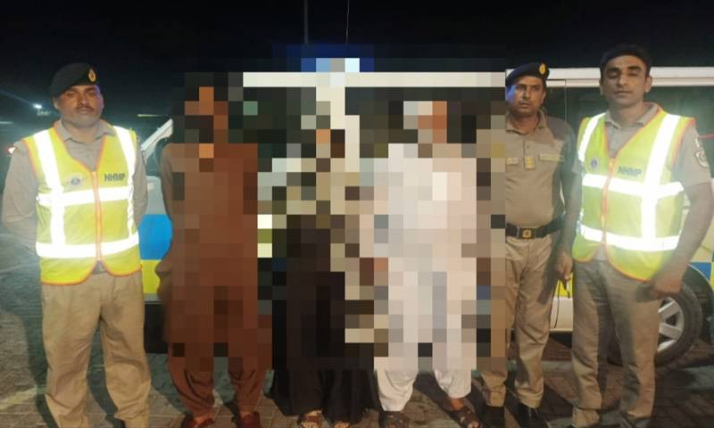 بھولکڑ شہری موٹروے پر بیوی کو بھول کر کراچی نکل گیا