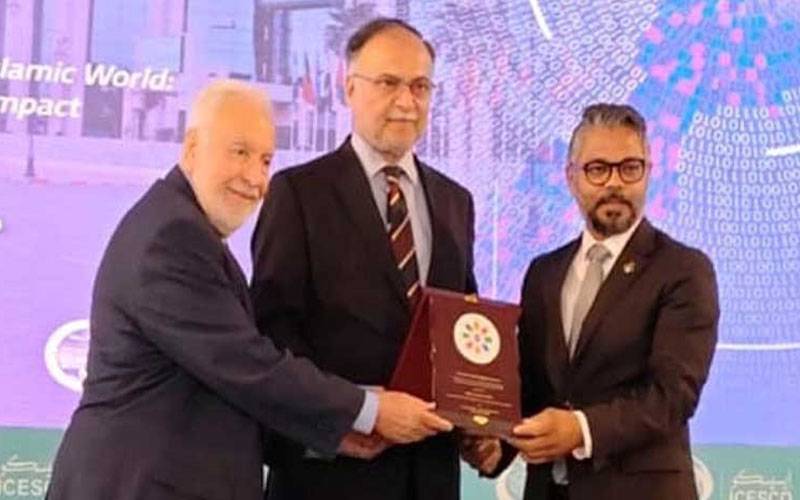 احسن اقبال کو آئی سی ای ایس سی او مراکو نے لائف ٹائم اچیومنٹ میڈل آف آنر سے نواز دیا
