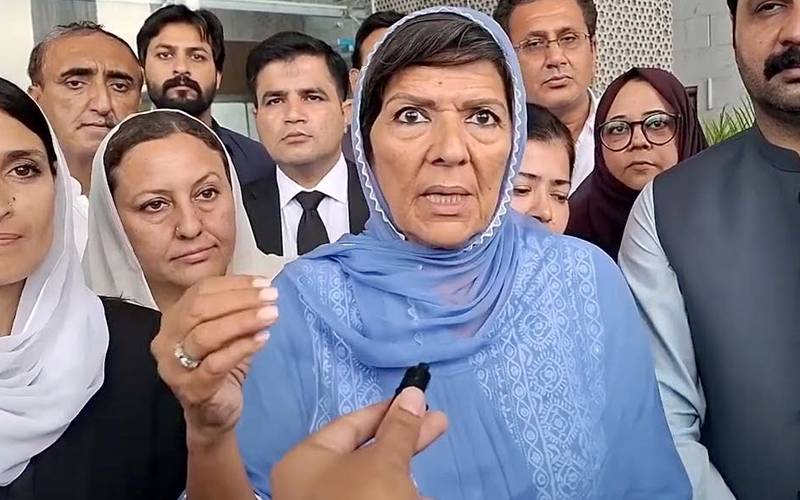 کے پی حکومت نے بجٹ منظوری کیلئے بانی پی ٹی آئی کا دو دن بھی انتظار نہیں کیا: علیمہ خان