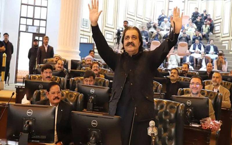 خیبر پختونخوا اسمبلی نے علی امین کی عمران خان سے ملاقات کے بغیر ہی بجٹ منظور کرلیا