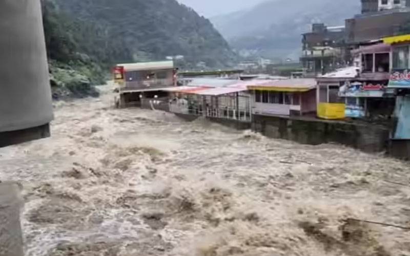 دریائے سوات میں طغیانی، سیلابی ریلے نے تباہی مچا دی، 18 سیاح ڈوب گئے