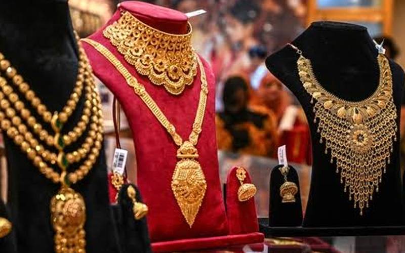 سونے کی قیمت میں پھر کمی،فی تولہ کتنے کا ہو گیا؟