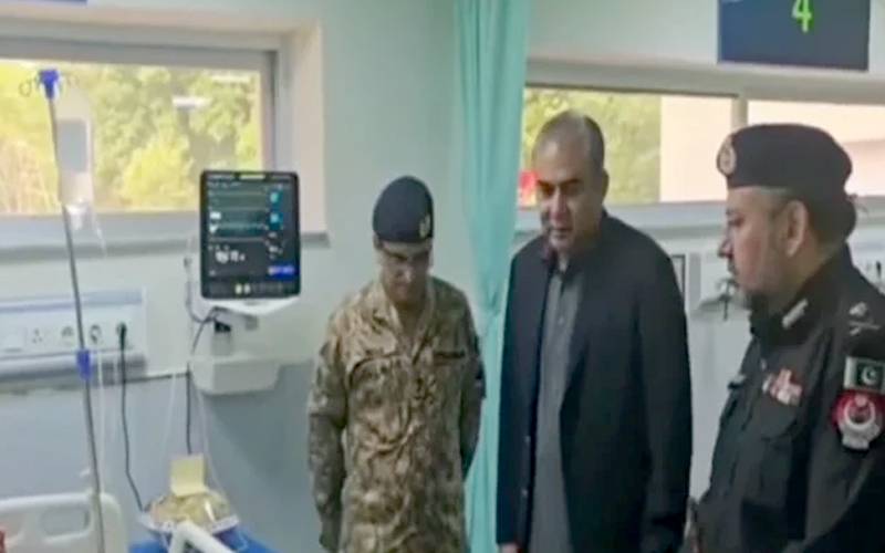 وزیرداخلہ محسن نقوی کی سی ایم ایچ بنوں آمد،زخمی جوانوں کی عیادت کی