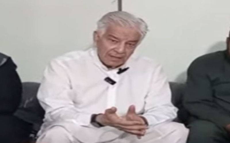 حکمران اپنے مفادات سے زیادہ عوام کا خیال رکھیں:خواجہ آصف، سانحہ سوات کے متاثرین کے گھر آمد