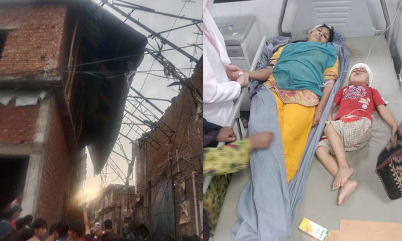 لاہور میں بل بورڈ گرنے سے موٹر سائیکل سوار جاں بحق، اہلیہ، بچہ زخمی 