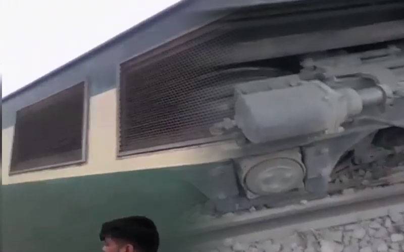 مہر ایکسپریس ٹرین بڑے حادثے سے بال بال بچ گئی