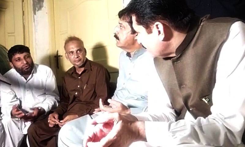 گورنر پنجاب، گورنر خیبرپختونخوا کی سانحہ سوات کے لواحقین سے ملاقات 
