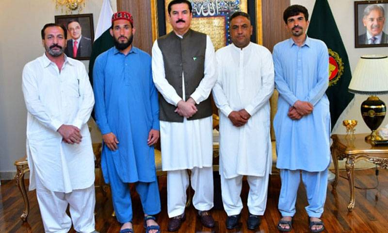  گورنرپختونخوا کا سوات میں سیاحوں کی جان بچانیوالے نوجوانوں کیلئے انعام کا اعلان 
