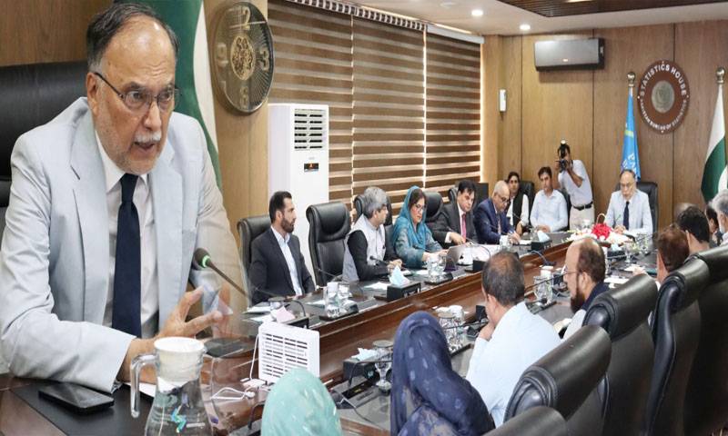 وفاقی وزیر احسن اقبال کا ادارہ شماریات کا دورہ،اُڑان پاکستان ڈیٹا سینٹر کی پیشرفت کا جائزہ